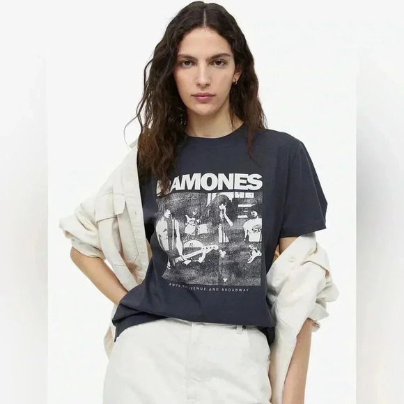 H&M Ramones Crewneck Short Sleeve Tee - Picture 1 of 5